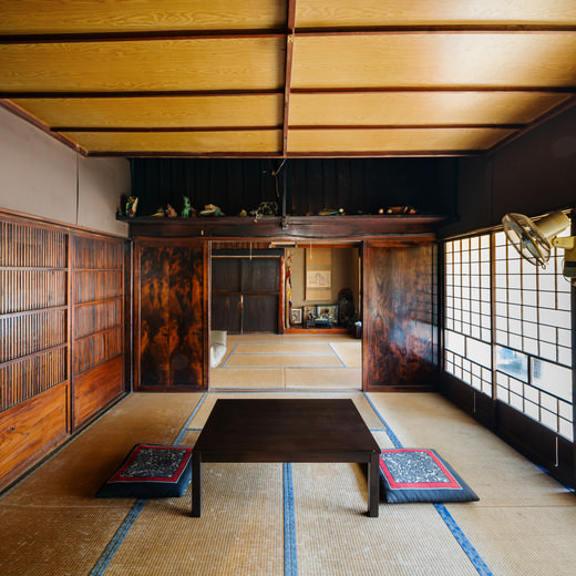 “丹沢の里山、築110年の古民家でのシンプルな暮らし
