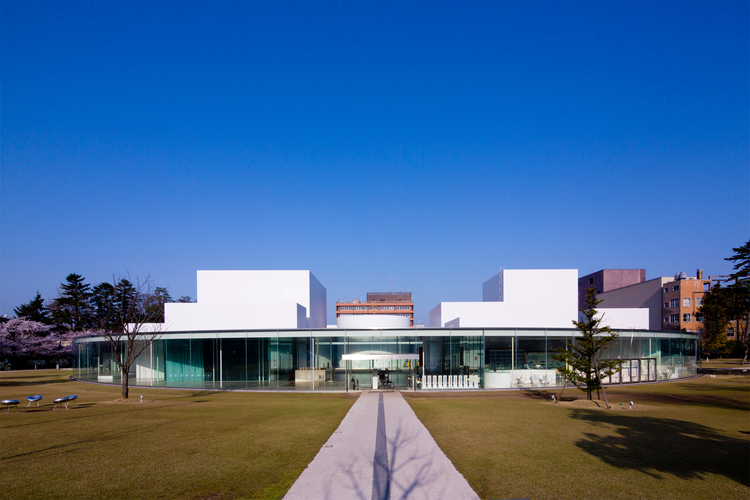 金沢21世紀美術館
画像提供：金沢市