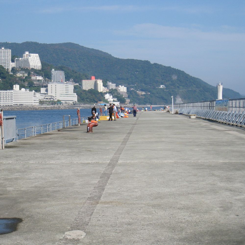 熱海港海釣り施設