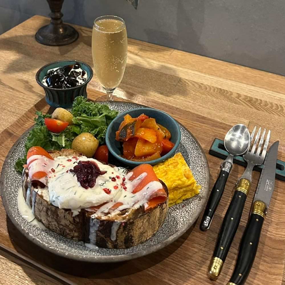 tricot. bakery and cafe