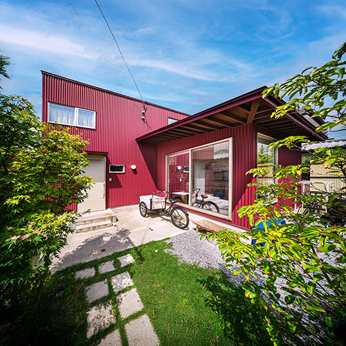 足りないものは外で補えばいい。余白のある住空間が心の余裕に