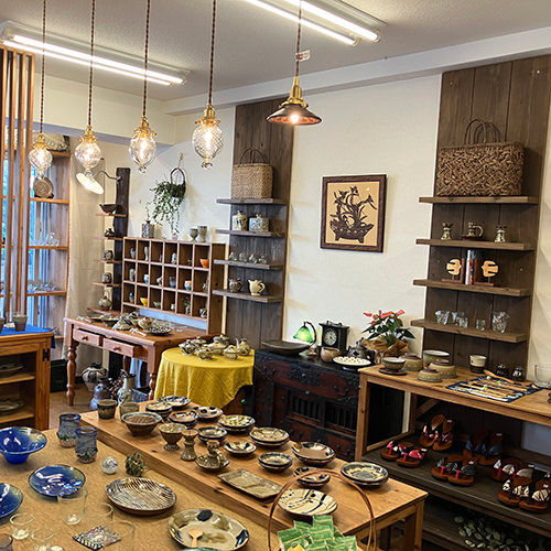 琉球王国の文化が色濃く反映された手仕事が那覇の街を彩る