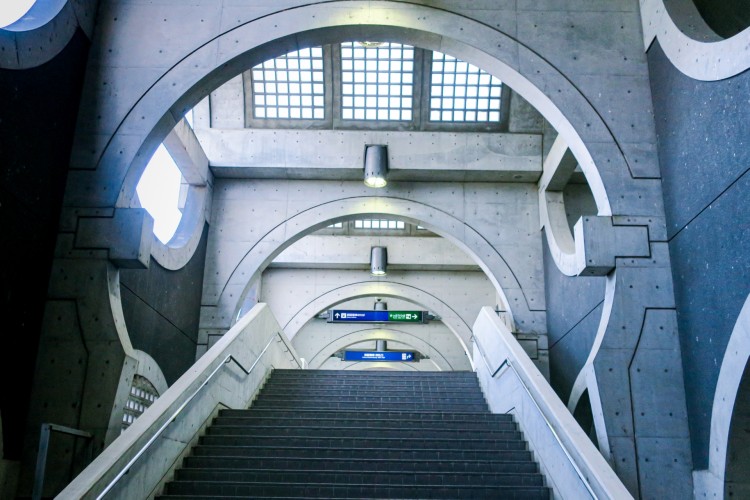 近未来的なデザインで映えスポットとしても人気の京阪宇治駅