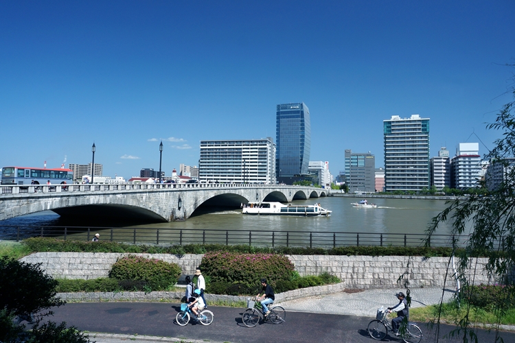 信濃川と萬代橋©新潟観光コンベンション協会