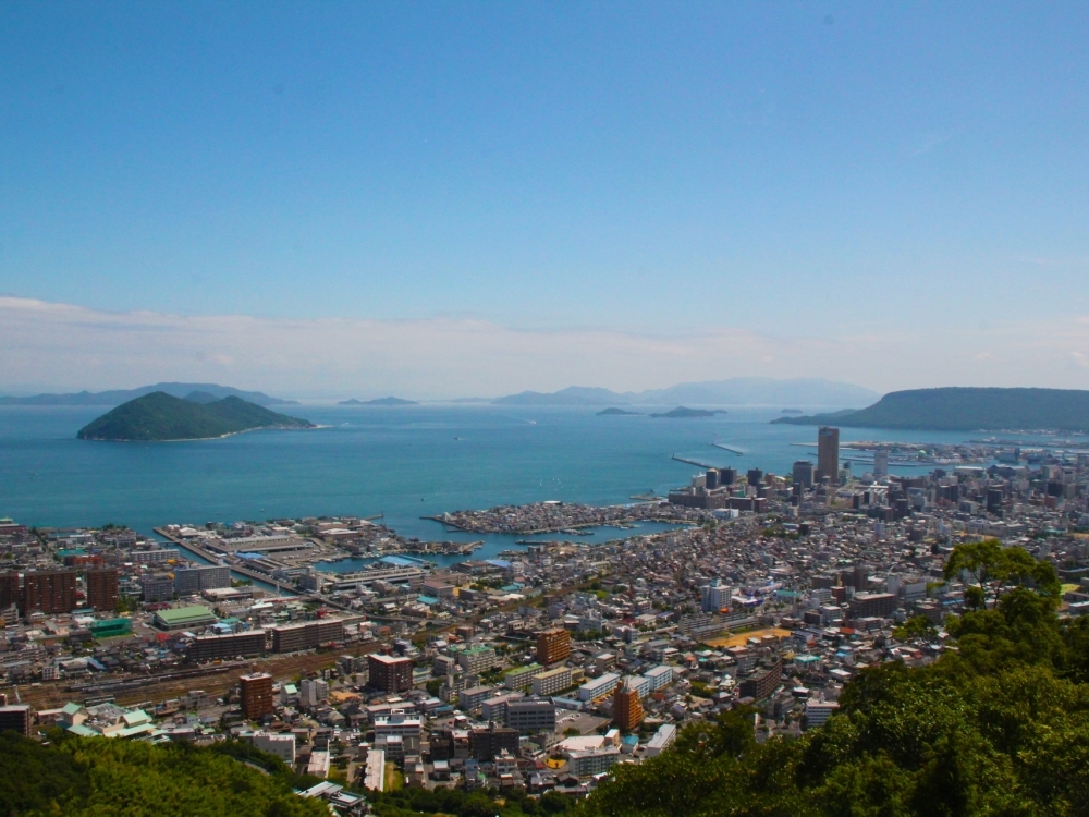風光明媚な景観と都市の利便性を兼ね備えるコンパクトシティ。香川県・高松市の実力