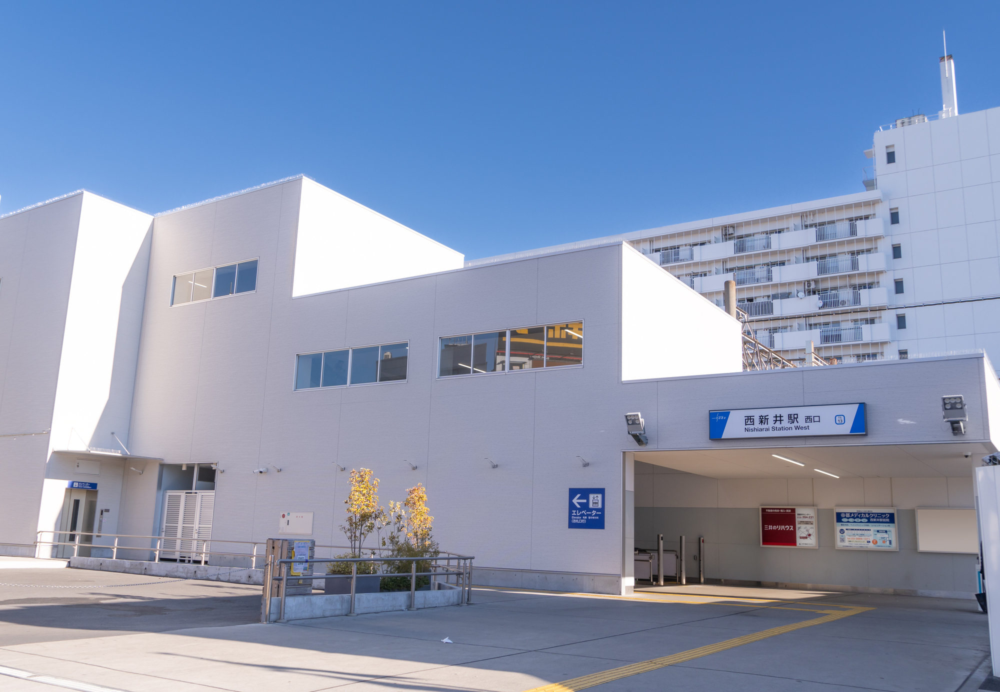 足立区 西新井駅西口の再開発された街並み