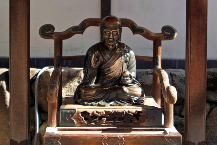日本最古の観世音菩薩の寺院であるあびこ観音。
