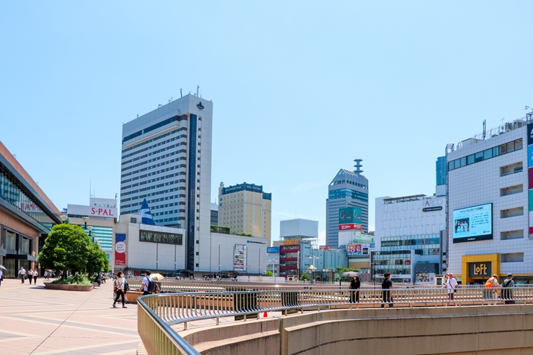 JR仙台駅西口のペデストリアンデッキを歩いて商業施設に行ける