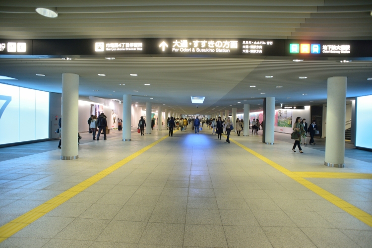 雨や雪の日でも快適に移動できる札幌駅前通地下広場
