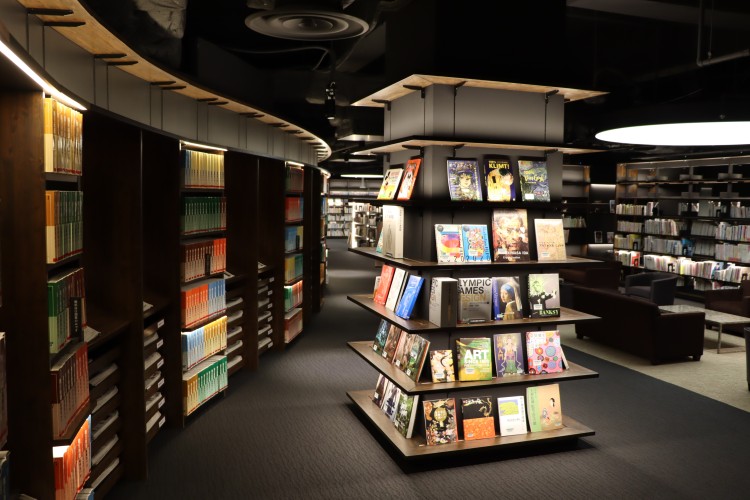 じっくり本と向き合える空間「NEYA」
写真提供：寝屋川市立中央図書館