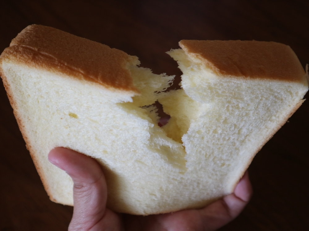 【自腹レビュー】モスの600円食パンを実食！ スーパーの食パンと比較レポート