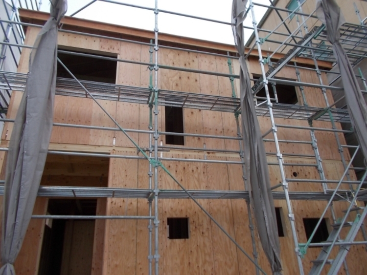 木造枠組壁工法の施工イメージ（構造用合板などの面で構成）
