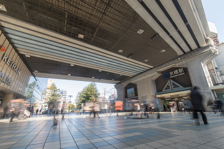JRと京阪をつなぐ京橋駅のコンコース