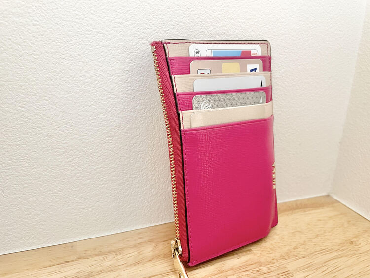 家はモノトーンですが、お財布はピンク！ 元気になる大好きな色です