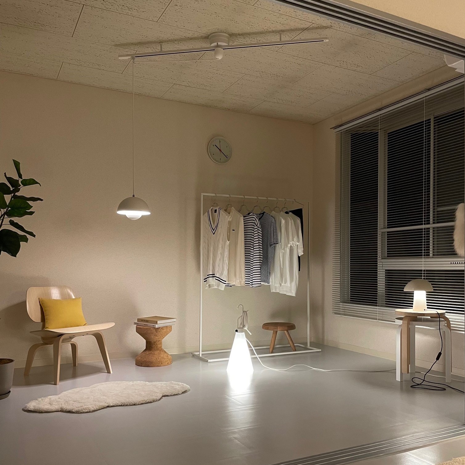 納得できる空間にするため、どの部屋も照明はもちろん、家具などの配置も変えて楽しんでいる