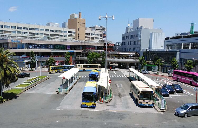 阪急茨木市駅西口ロータリー
写真提供：茨木市
