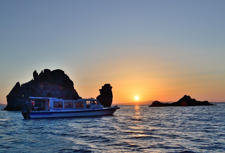 奥松島の絶景を楽しめる「嵯峨渓遊覧船」は、観光客からも人気