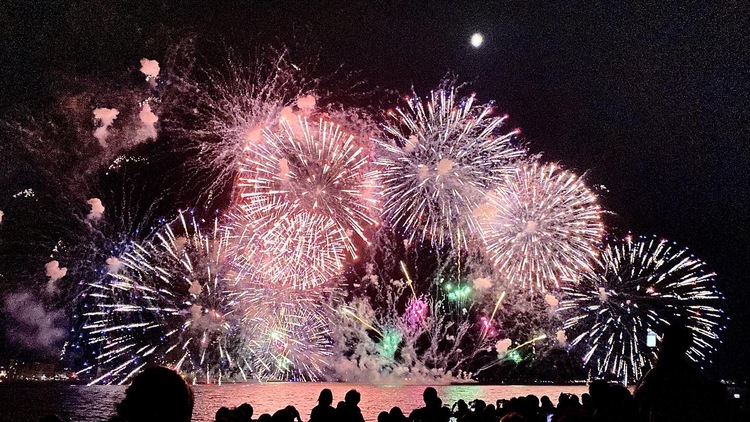 松江市の夏の風物詩といえば、美しい花火が楽しめる松江水郷祭