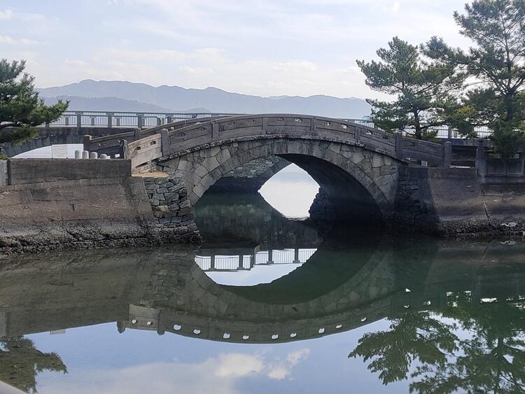 江戸時代に架けられたというアーチ状の石橋「不老橋（ふろうばし）」。和歌山市の重要文化財に認定されている