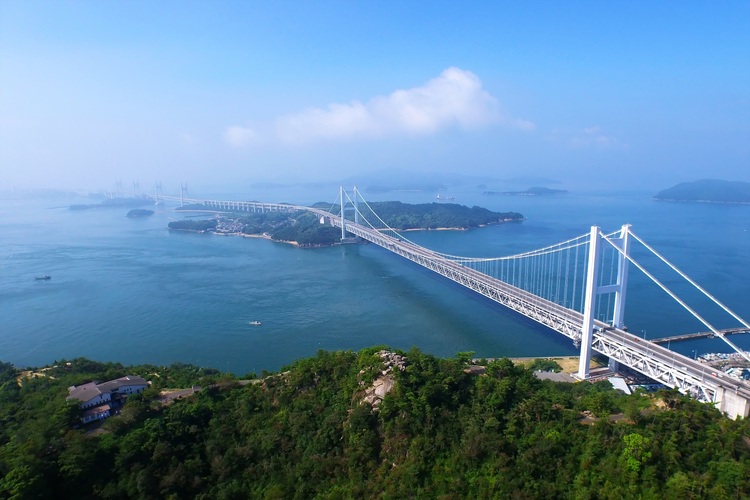 鷲羽山から望む瀬戸大橋と多島美
©岡山県観光連盟