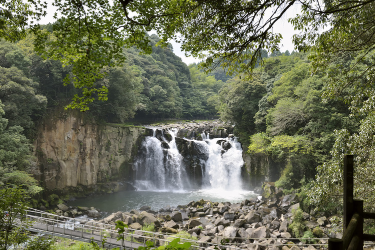 関之尾滝
写真提供：宮崎県観光協会