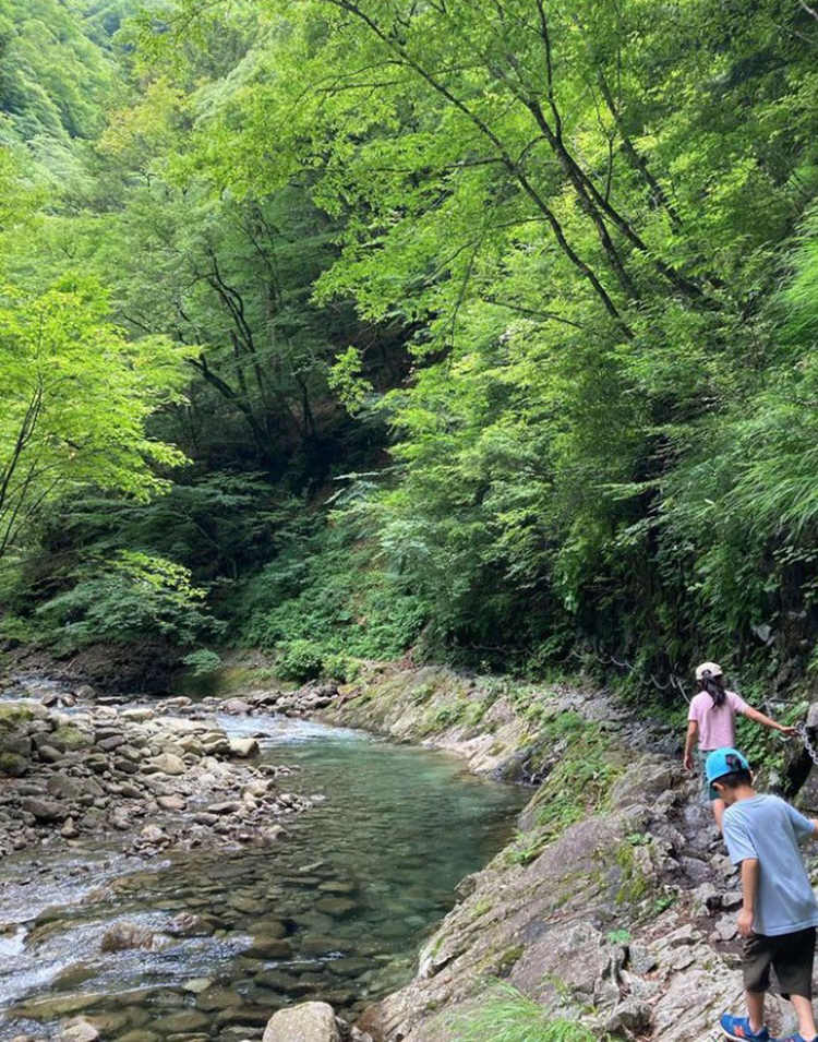 ちょっと足をのばして山梨市へ。この日訪れたのは、国内屈伸の渓谷美を誇る「西沢渓谷」