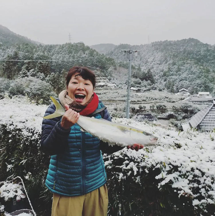 冬には雪が積もり、山々も真っ白。四季折々の自然が楽しめるのも神山町のよさ