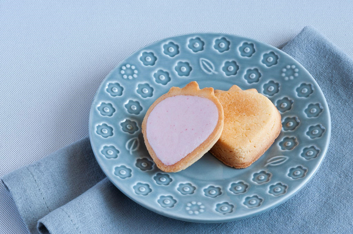 【ご当地お菓子】世界にひとつだけの可愛らしい苺の形！ 福岡の「あまおうチョコタルト」