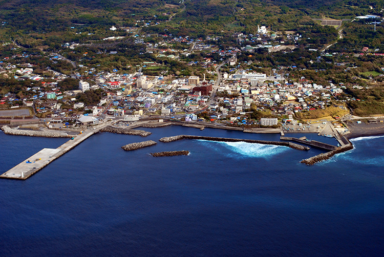 伊豆大島の元町港