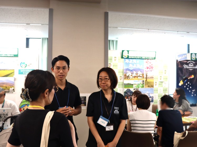 地域おこし協力隊として御代田町に住み始めた今野利彦さん（写真左）と待永喜久代さん（写真右）。最大任期三年の間で、もっと御代田町について知り、貢献したいと意気込みを語ってくれた