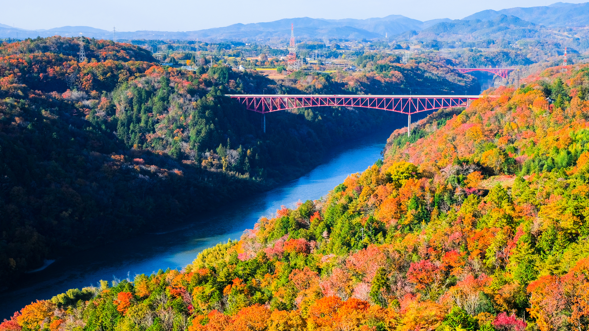 紅葉が美しい恵那峡