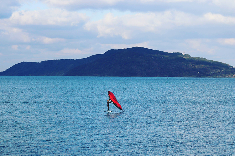 移住後に始めたウィングフォイル