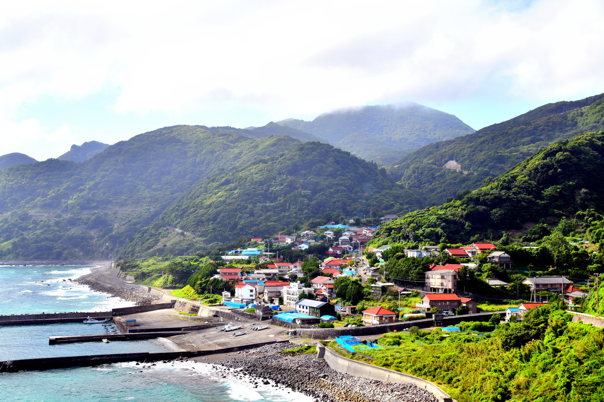 南伊豆町には美しい海と温泉があり、日常的に海と温泉が楽しめる