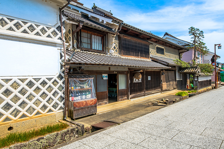 かつて因幡街道との宿場町として栄えた大原宿。岡山県の町並み保存地区に指定されている
