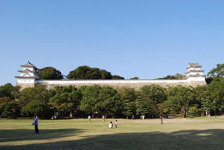  1619年築城の明石城（国指定重要文化財）がある自然豊かな公園
（画像提供：兵庫県立明石公園）