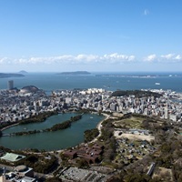 “職・住・学・癒”近接の生活が可能で交通は至便！ 福岡市・大濠公園駅周辺の住みやすさを解説