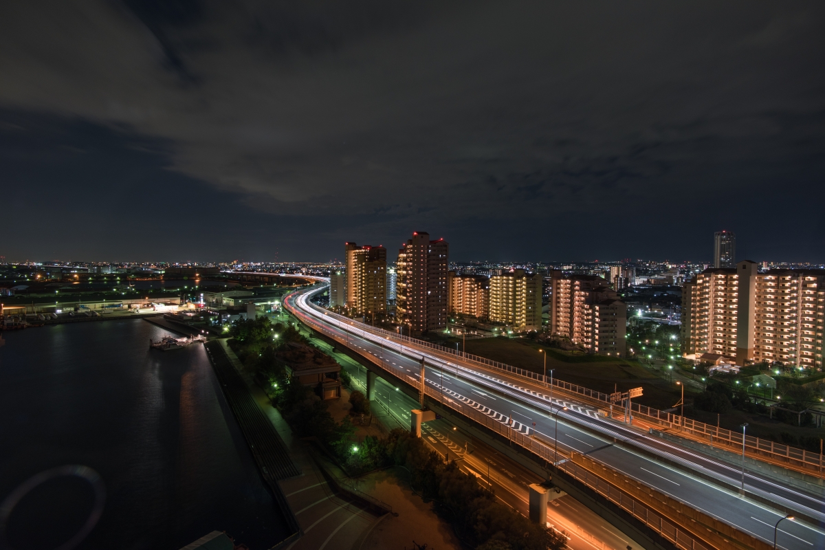写真提供：泉大津市
港に建つオフィスビル「きららセンタービル」から見た泉大津の夜景


