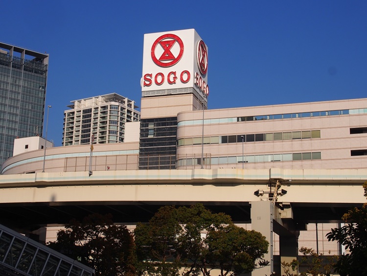 横浜駅東口といえばそごう。