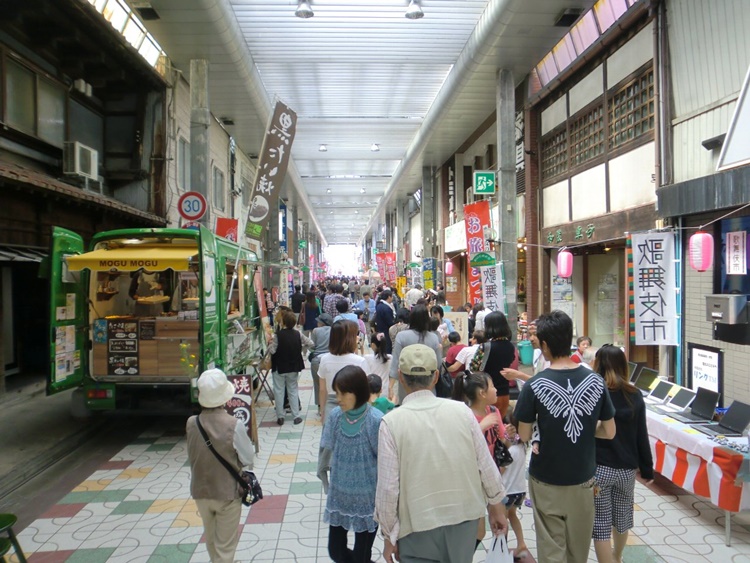 駅前商店街での歌舞伎市
写真提供：こまつ観光物産ネットワーク