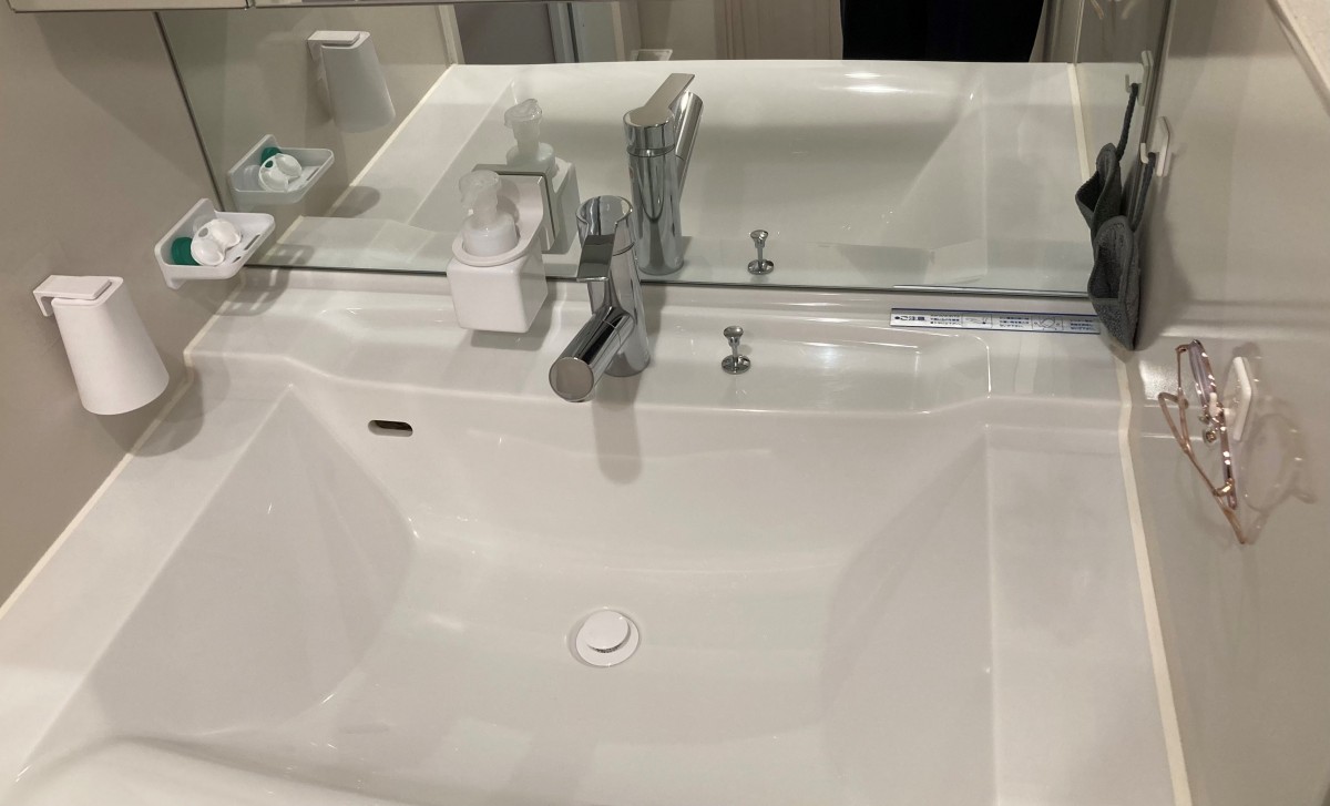 予算3,000円以内で洗面所の直置きアイテムを浮かせたら、劇的に快適になった！